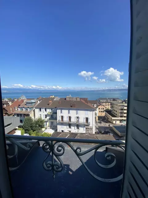 Location studio meublé Évian pour frontalier, vue lac Léman