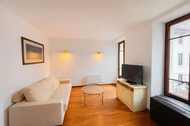 Séjour appartement T3 à Évian en plein centre-ville