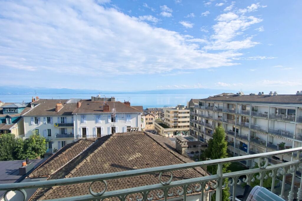 Balcon de ville avec vue sur le lac Léman
